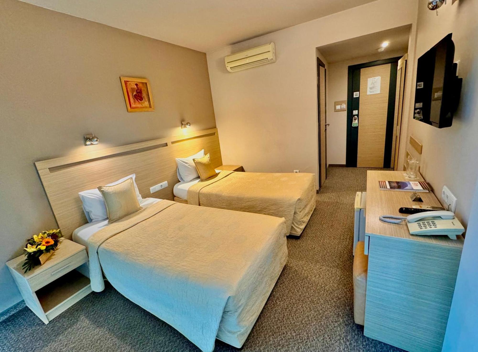Expo Hotel 3*
