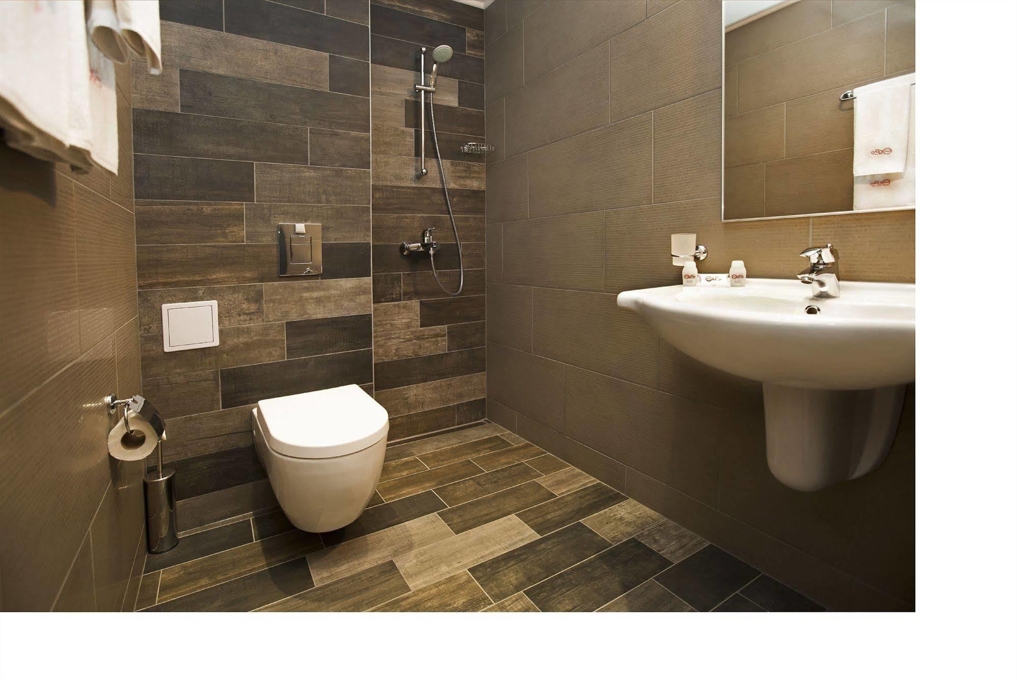 Expo Hotel 3*