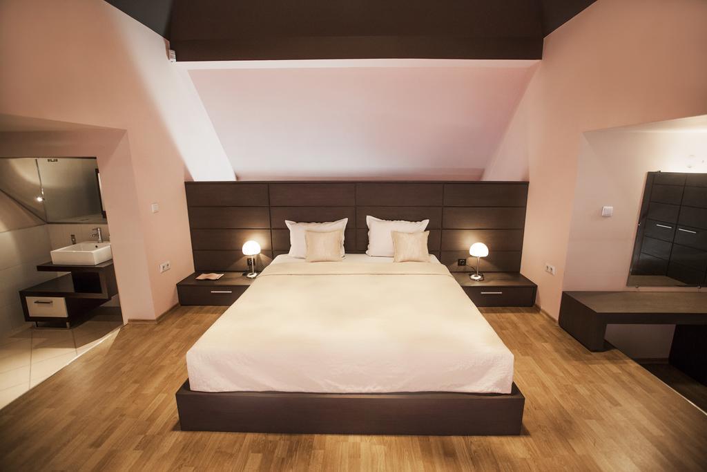 Expo Hotel 3*